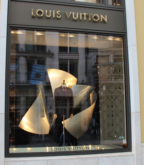 Architect Frank Gehry Designs Showstopping Windows for Louis Vuitton