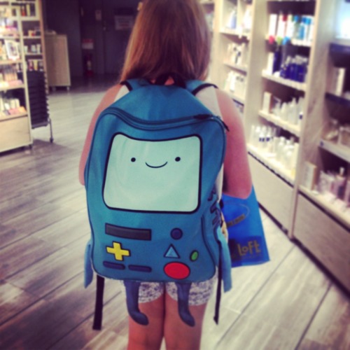 Message to Irish girlie rocking the most awesome backpack ever: you might just be the coolest kid I’