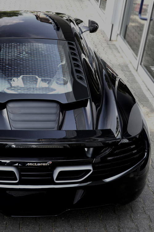 XXX w-0nders:  McLaren [Credit: Josch]  photo