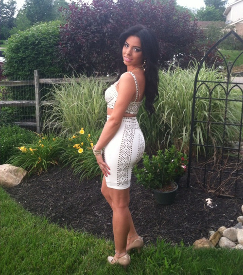 flyestfemales:  flyestfemales = redbone2timez.tumblr.com/ instagram: xoredbone 