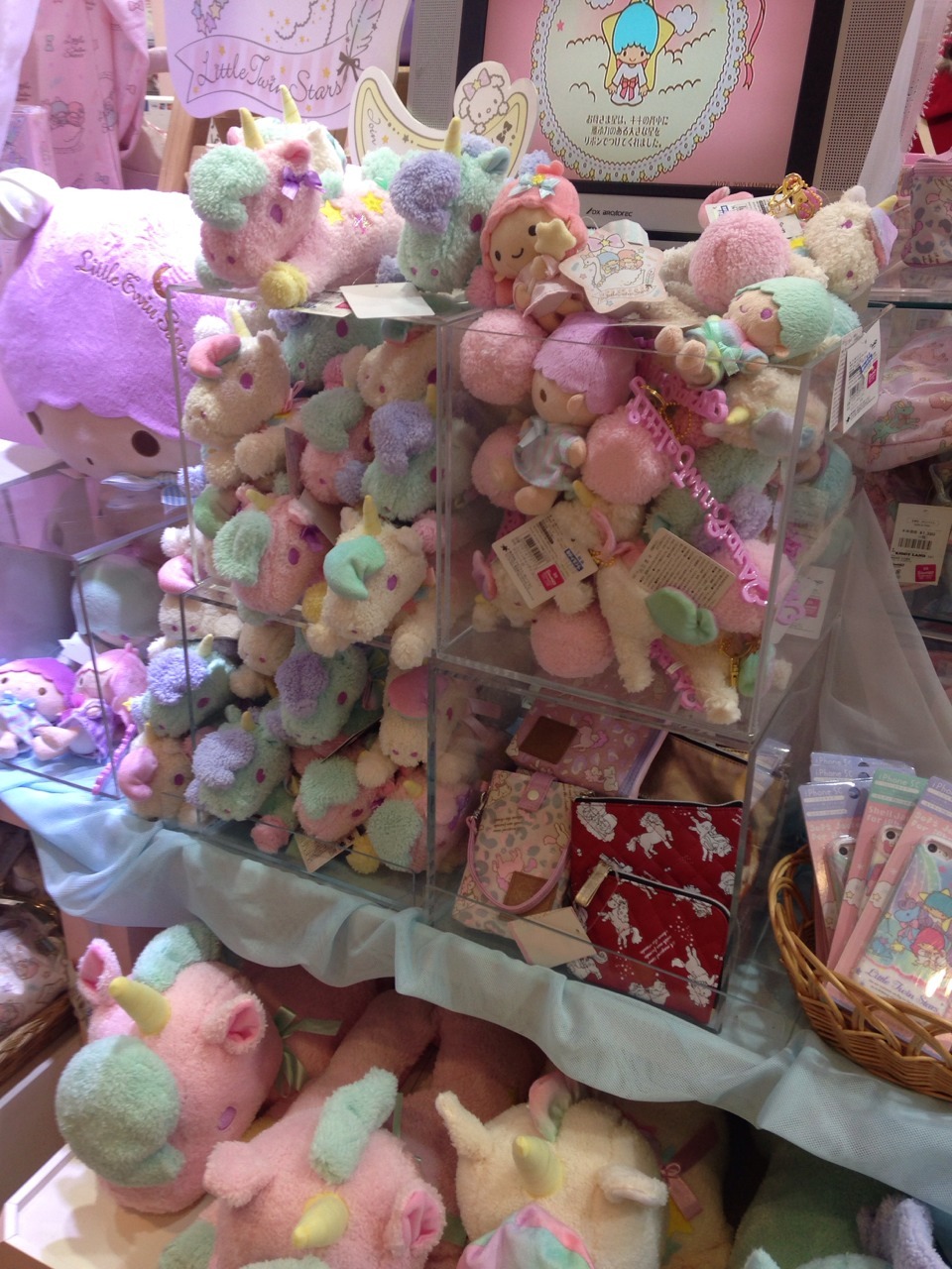 arielinkawaiilandinactive:  Sanrio store in Kiddyland. 