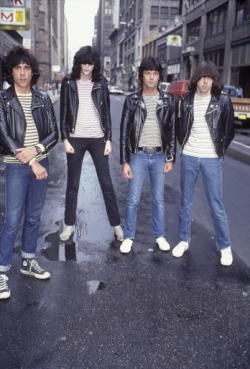 cretin-family:  The Ramones photographed