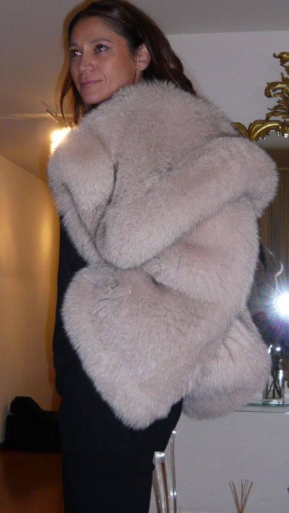 vinnylm: Loving the fur!