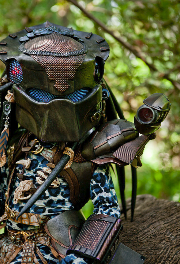 marlene:  nerdsandgamersftw:  Baby Predator Cosplay By Albert Lien | Full Gallery