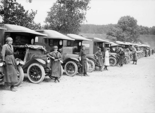 observationballoons:VAD ambulances 1917