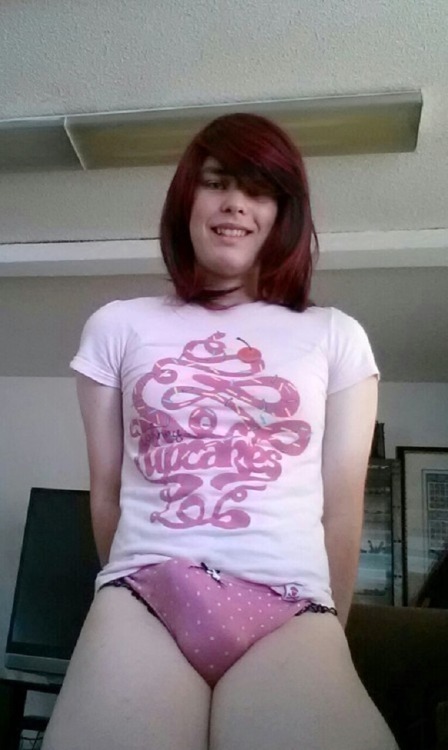 naughty-crossdressing-girls:  SissyBoy   GOOD BUMP
