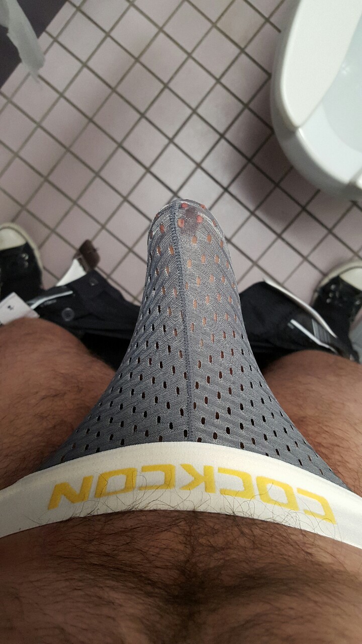 tragicmrmagic:  Bulging and wet 😘💦🐷 