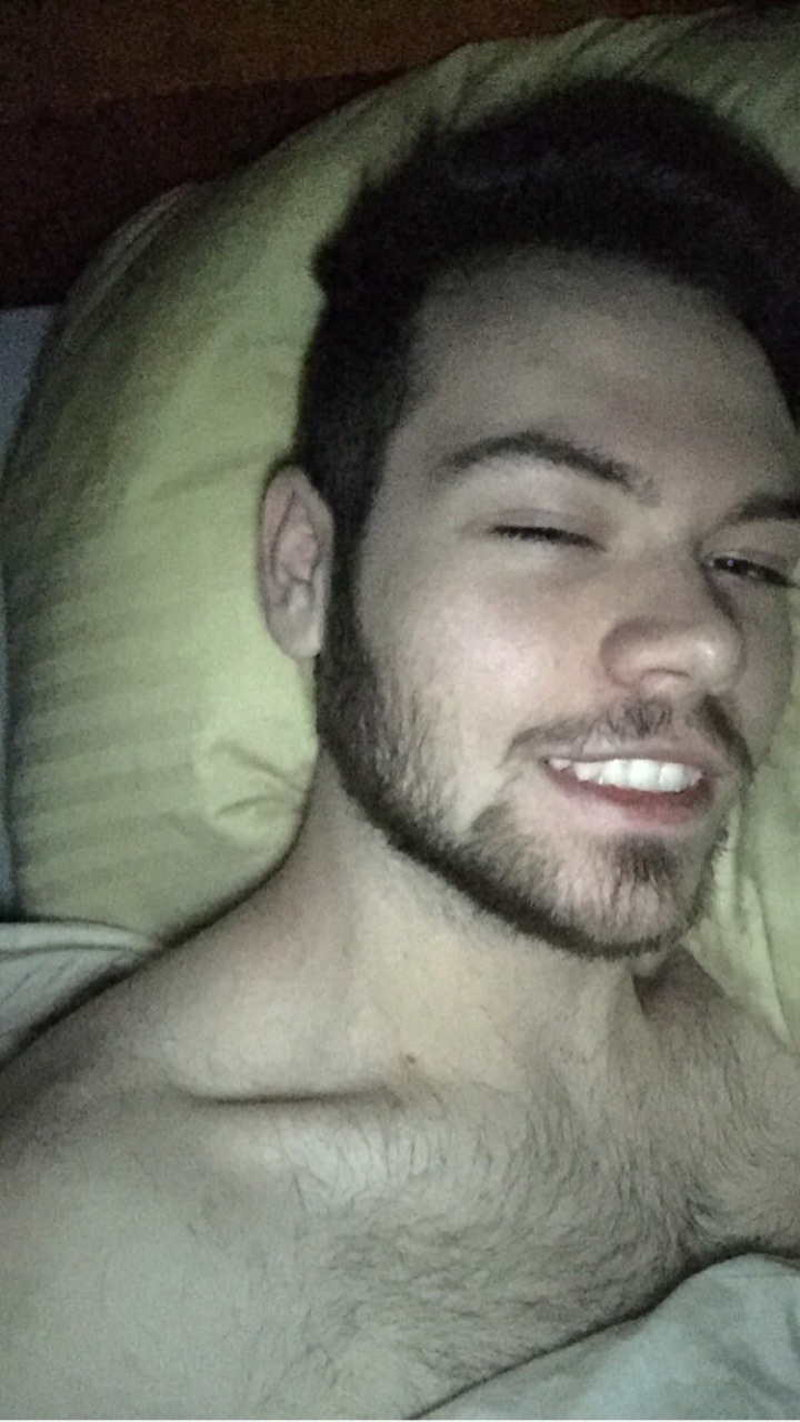 skyslut:  sunflorite:  Guess who came twice  my first selfie without my ass out to