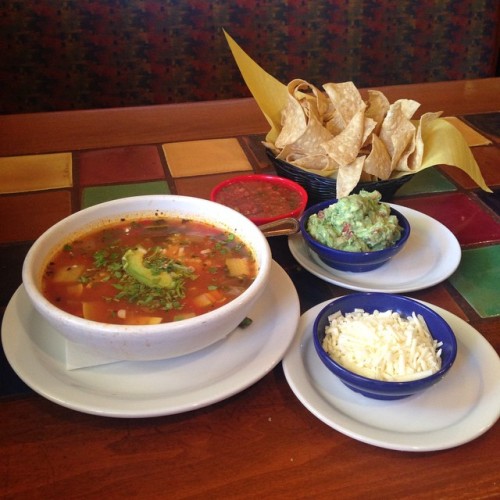 LUNCH BREAK PERFECT FOR FALL #soup #eltorito #mexican #mexicanfood #yummy #fall #autumn #guacamole #