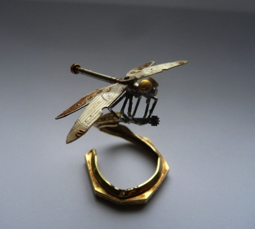 mymodernmet - Tiny Mechanical Insects Made of Watch Parts