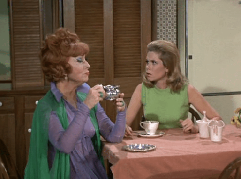 Elizabeth Montgomery And Agnes Moorehead As Samantha And Endora In Bewitched 