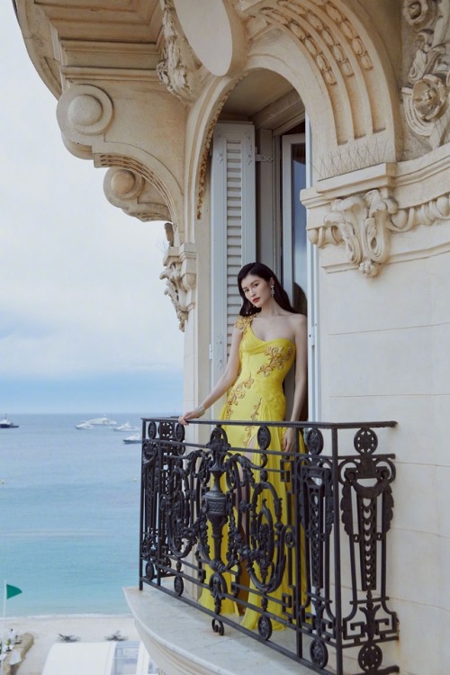 Sui He in Atelier Versace at the 72nd annual Cannes Film Festival 