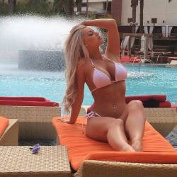 henne2015: execbimbotrainer:  If guys aren’t staring while you’re waiting at the hotel pool for me to arrive, then you aren’t doing your job…  Beauty at the Red Rock Hotel Las Vegas 