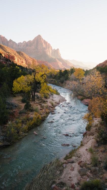 amazinglybeautifulphotography:  The Watchman,