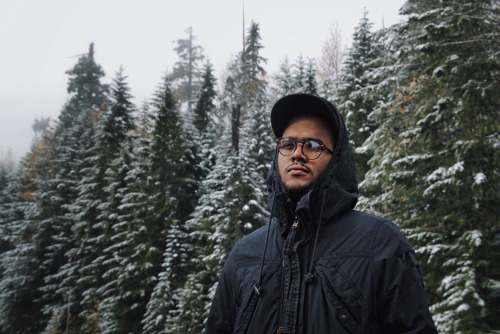 bvthsvlts:  3 different pictures of me doing the same thing in Washington