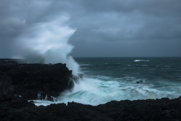 dotcore:  Crashing Waves.by Jan Erik Waider. 