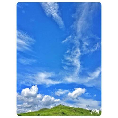 blaze.blue #momentalist #cloudporn #skyporn #landscape #labuanbajo #igers #instago (at Labuanbajo, N