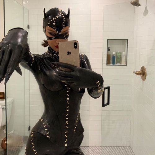 prettyfuul: Bella as Catwoman for Halloween round 2