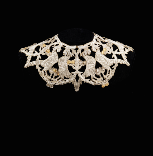 theladyintweed:Lalique necklace collar From 1909 Sotheby’s 