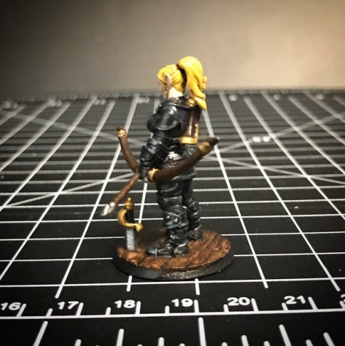 sydtropolis:I finished painting another Hero Forge Elf Rogue/Ranger mini commission. I tried giving 