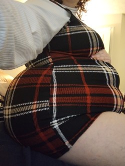 bellybaby98:Doing a more studious binge today. porn pictures