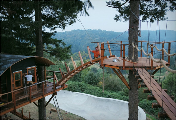 tinyhometrail:  Cinder Cone Treehouse(source)