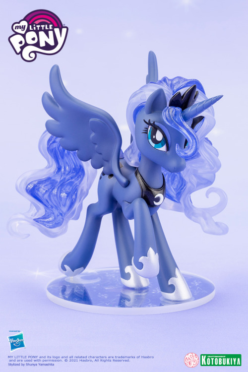 ‘To bring Princess Luna’s sparkly hair and mane, the statue uses clear plastic and glitter! Just tak