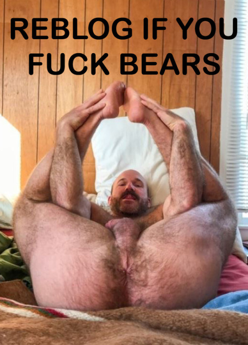 redmannuts: flasseatr: palmspringscumdump: Nice hairy ass Would eat each one…….one rig