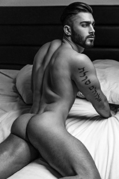 Hot Hunks & Big Bubble Butts 2.0