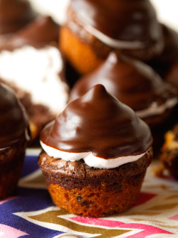 sweetoothgirl:    Mini Hi-Hat Brookie Cups 