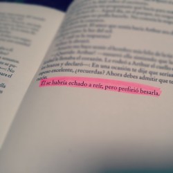 ya-no-sere-tu-diversion:  #fraselibro #UnaDamaASueldo