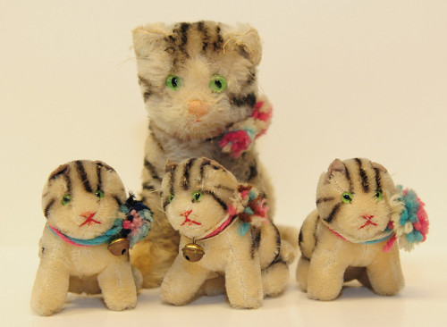 daughterofchaos:Vintage Steiff Cat Family, produced from 1949-1978Steiff Katt Familj tillverkades åren 1949 - 1978