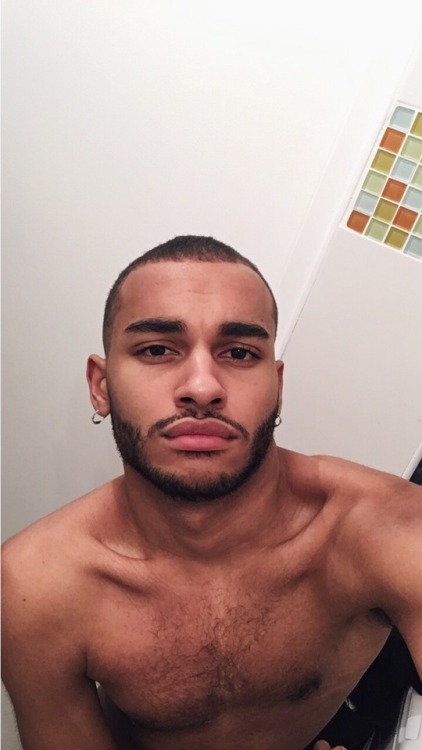 mrfoures:  Snapchat : mrfoures Instagram.com/mrfoures