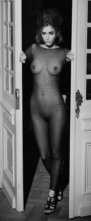 wizwizardg:  Beauty is in the Eye of the Beholder &amp; She’s so Transparently