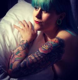 elizabethhunny:  📷 Johnduder (edited slightly by myself) #artnude #photoshoot #joelhicksstudio #art #studio #altmodel #alternative #alternativemodel #model #modelling #inked #inkedmodel #tattoos #tattoosleeve #contrast