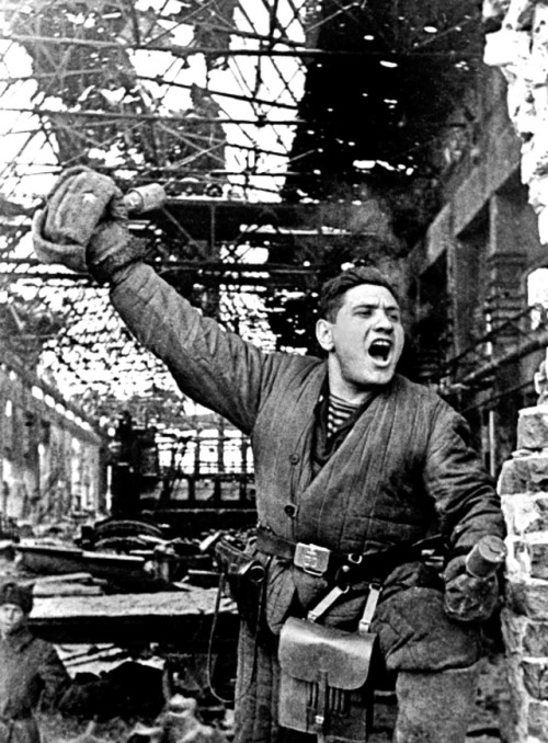 historicaltimes: A Soviet soldier, holding two RGD-33 stick grenades, leads an advance on German pos