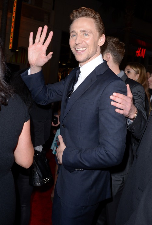 torrilla:Tom Hiddleston attends the premiere of Marvel’s ‘Thor: The Dark World’ at the El Capitan Th