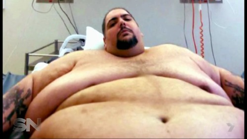 massivemyke:  iwanttobeafatman:  fatbearcub:  Fattest Australian  1029-pound, 35-year old man. BMI was 145  https://au.news.yahoo.com/sunday-night/features/a/27776106/i-was-eating-myself-to-death/  Such an inspiration for this lil young aussie  Fuck yeah!