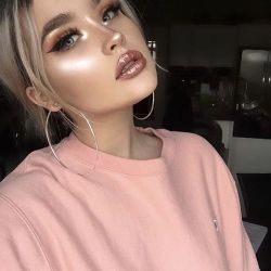 msgxxdlife:  gxldbarbie:  That GLOW😍  💖 https://www.instagram.com/msgxxdlife/ 💖