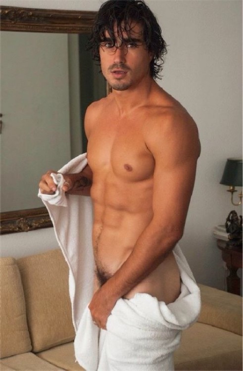 ihealstrom:  Felipe Izing 