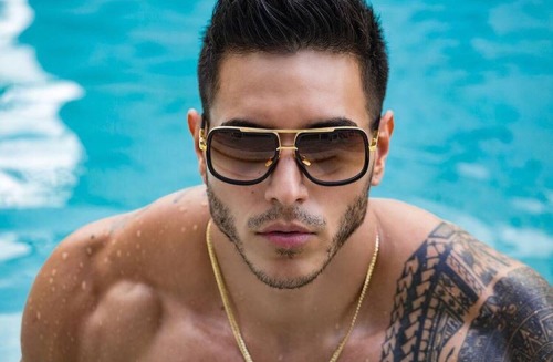 vergasyfetichesgay:  Alan Valdez, Guapo modelo Mexicano enseñando su sexy cuerpazo y rica vergota, el latinos perfecto!  …Para ver mas latinos vergones entra a  vergasyfetichesgay   
