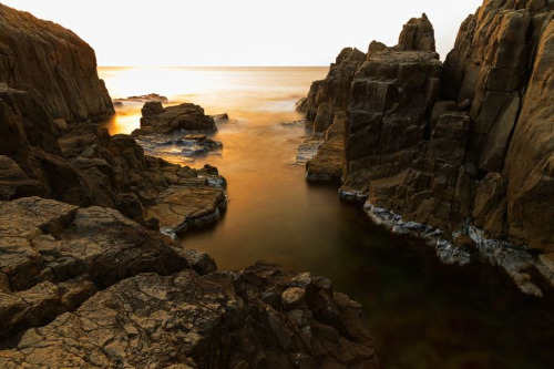 Tojinbo, Fukui Prefecture, Japan  by MIYAMOTO Y