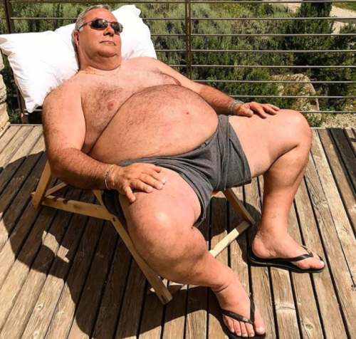 antoniolabao:  I want to suck this handsome Daddybear’s tits 