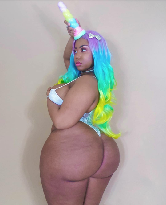 atldirtybirdsfan:  nuttinbutthikchikz:    Who says unicorns  🦄 are not real?