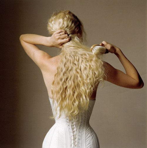 vi0lentmoreviolets:Kristy Hume wearing a Christian Dior corset. Photographed by Irving Penn for Vogu