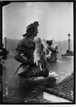 scanzen:  Cold in Paris, February 1919. via