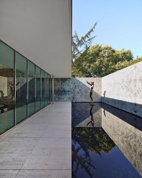 Barcelona Pavilion / Mies van der Rohe / 1929 / Barcelona #VisitBarcelona #LessIsMore #MiesvanderRoh