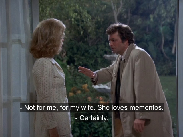 Columbo screenshot: Columbo is talking to a woman, subtitled - Not for me, for my wife. She loves mementos. - Certainly.