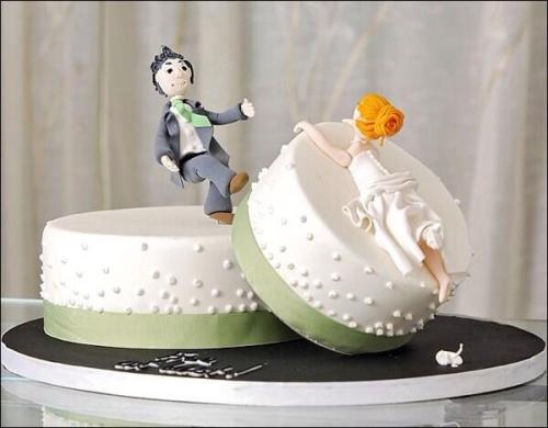 saltywitchcraft: mysharona1987: Divorce cakes. I didn’t even know these existed. i thought the