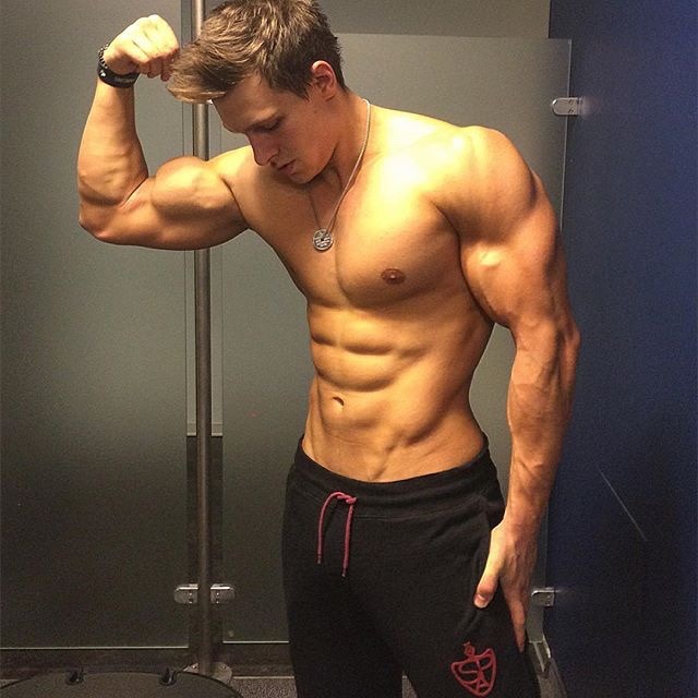 hotsexymenxxx:  Steve Kris 